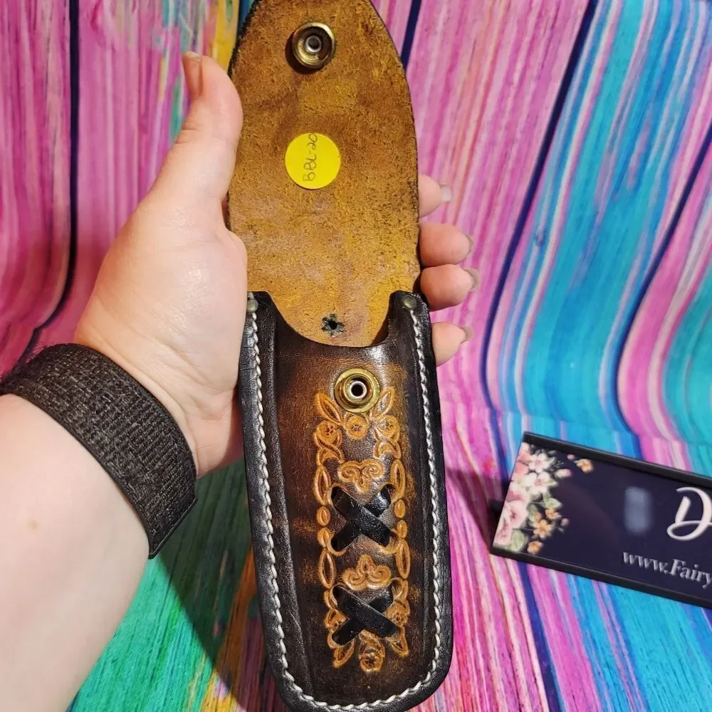 🔷️Vintage Tooled Leather Belt Loop Knife Sheath or Case Picture of Leaf
